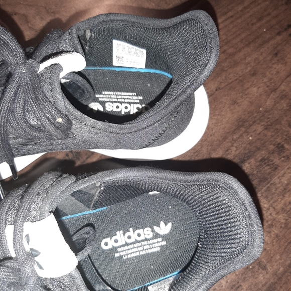 Adidas shoes - Picture 2 of 3